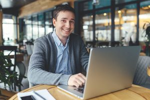 Entenda as diferenças entre o sistema online ou local